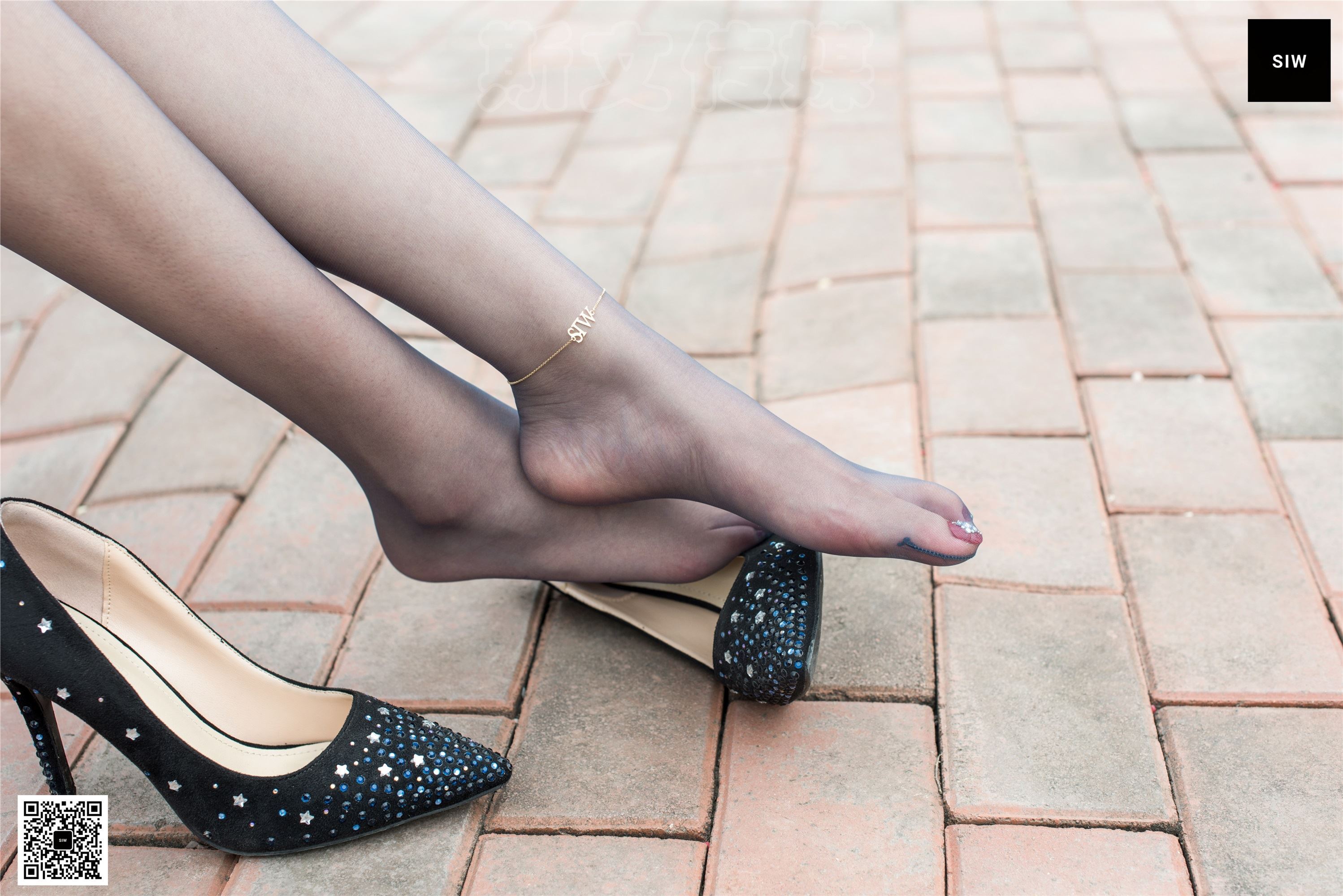 SIW斯文传媒 049 黑色薄纱长袖挂脖丝带连衣裙 - 甄真